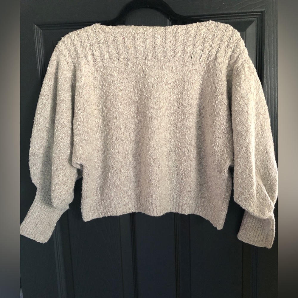Cozy Textured Crewneck Sweater, Batwing Sleeves - Taupe
Unbranded
No tags